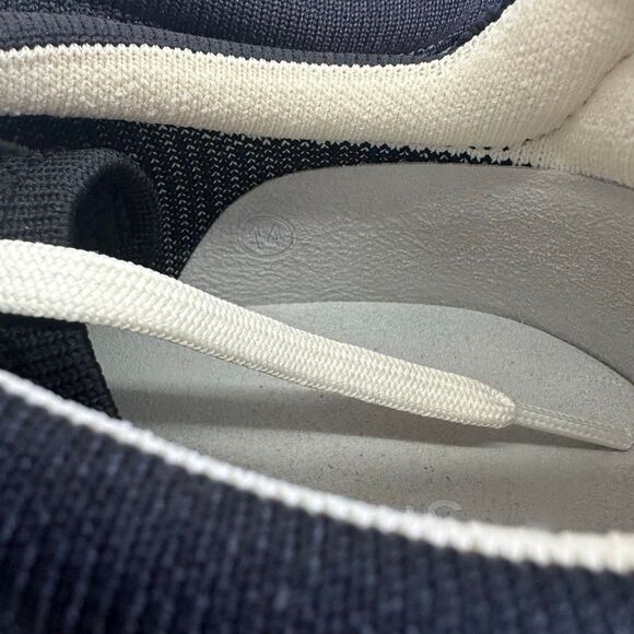 Rothy’s Men’s The RS01 Sneaker in Panther Black and White - Picture 6 of 12